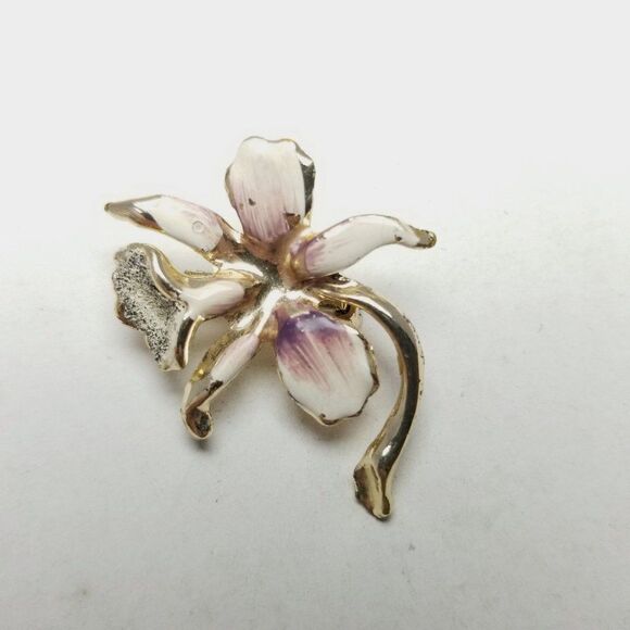 Vintage Orchid Shaped Floral Brooch, Purple White Enamel Gold Tone Setting Pin - Picture 5 of 6